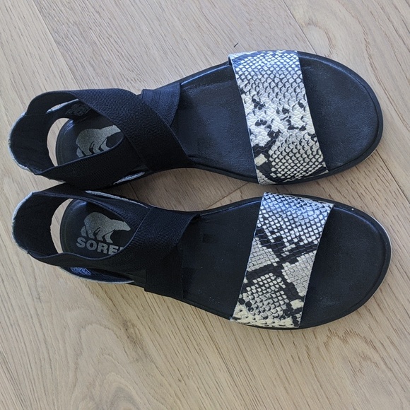 Sorrel Ella snake print criss cross flat sandals - Picture 2 of 3